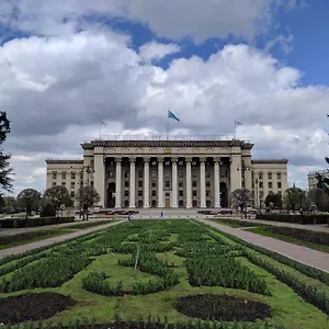  Апартаменты Nadezhda On Abylay Khan Ave 121